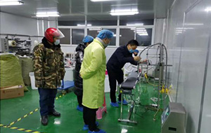 豫昶B400Plus自動噴碼機在口罩消毒液等醫(yī)療物資包裝上噴印